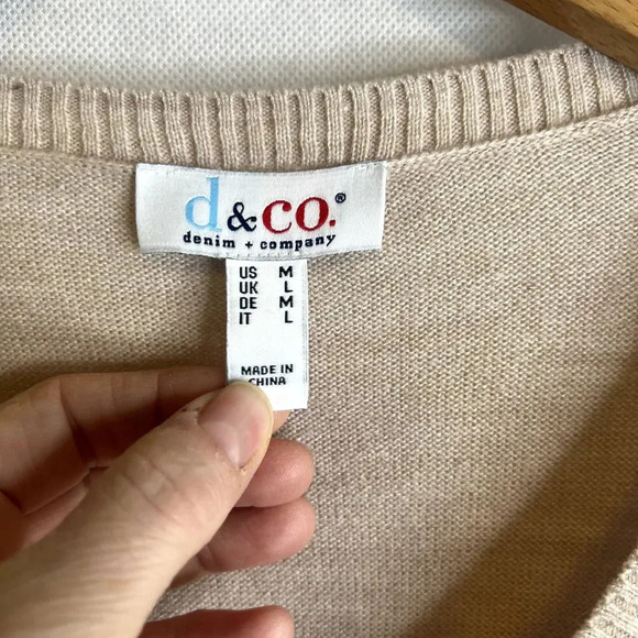 D&Co Pullover Vneck Sweater with Front Pockets Size Medium - Picture 7 of 9